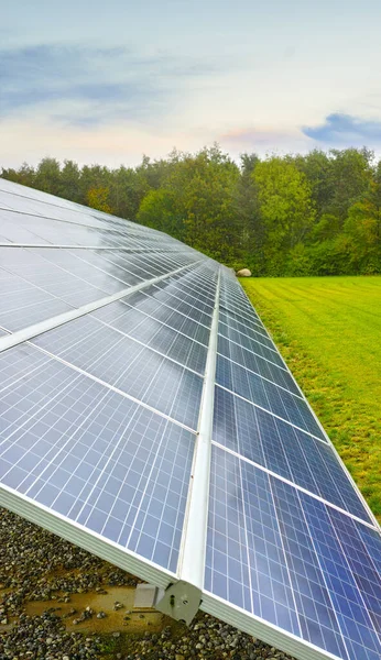Ηλιακή Ενέργεια Ανανεώσιμη Πηγή Στη Δανία Φωτοβολταϊκά Ηλιακά Πάνελ Φυσική — Φωτογραφία Αρχείου