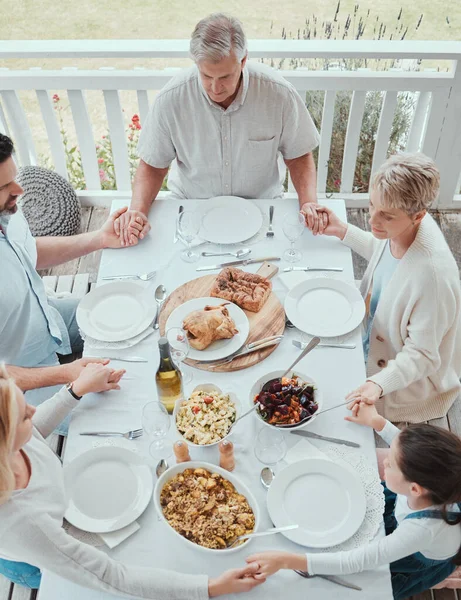 Shot Beautiful Family Blessing Food Prayer Table Together Home — Foto de Stock