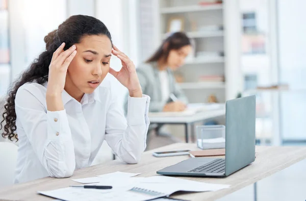 Shot Young Businesswoman Looking Overwhelmed Office Work — Zdjęcie stockowe