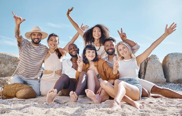 Shot Group Friends Enjoying Time Together Beach — Stok Foto