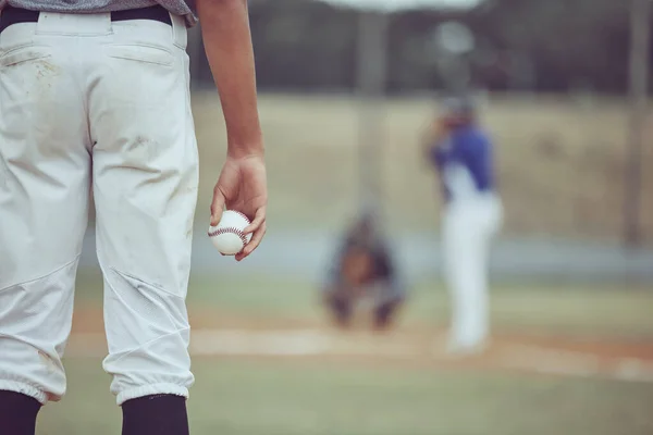 Giocatore Baseball Che Tiene Palla Durante Una Partita Campo Uomo — Foto Stock