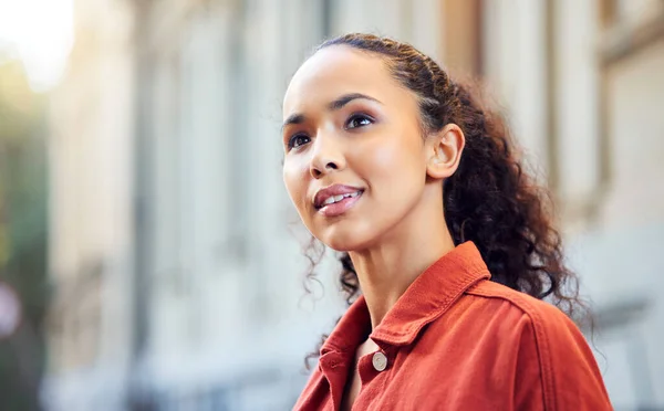 Shot Young Woman Exploring City — Stockfoto