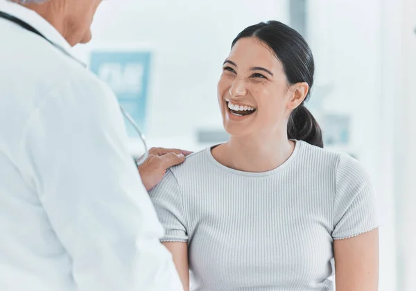 Shot Senior Doctor Shaking Hands Patient Greeting — Stockfoto