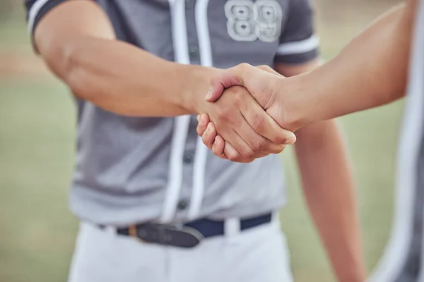 Closeup Dois Desportistas Apertando Mãos Antes Jogo Mãos Jogadores Beisebol — Fotografia de Stock