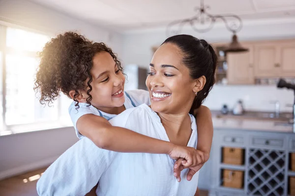 Shot Little Girl Bonding Her Mother Home — Stok fotoğraf