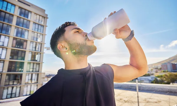 Shot Man Drinking Bottle While Out Workout — 图库照片