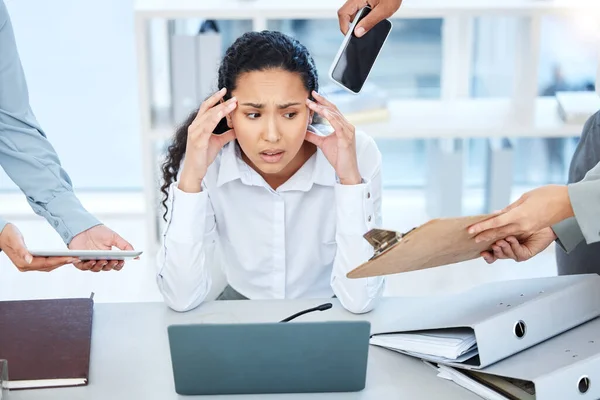 Shot Young Businesswoman Feeling Overwhelmed Demanding Work Environment — Stock Fotó