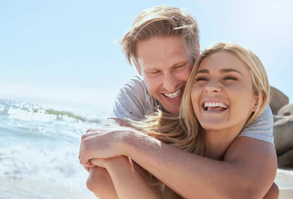 Young Loving Couple Enjoying Day Beach While Smiling Hugging Having — Stockfoto