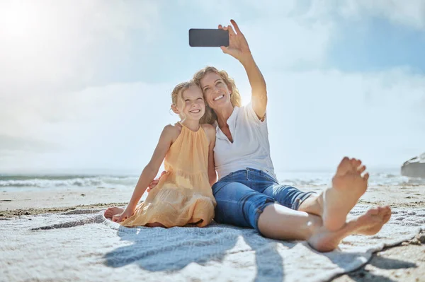 Carefree Mother Daughter Taking Selfie While Sitting Beach Happy Little — Stock Photo, Image