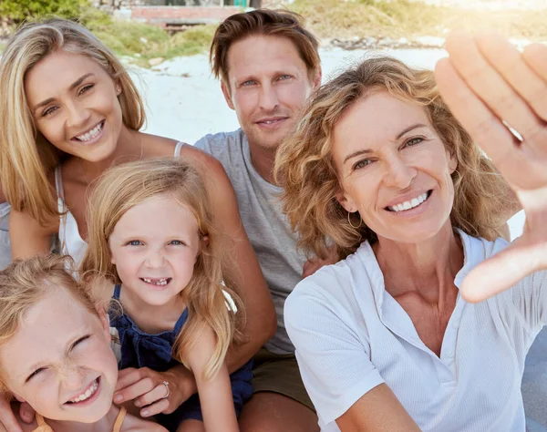 Portrait Relaxed Family Relaxing Bonding Beach Two Cheerful Little Girls — Stock Fotó