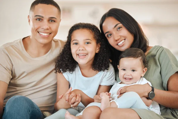 Shot Beautiful Family Bonding Sofa Home — Stok fotoğraf