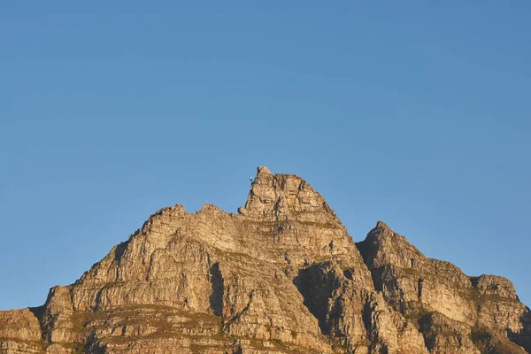 Copyspace Scenic Landscape Mountain Peak Clear Blue Sky Sunny Day — Fotografia de Stock