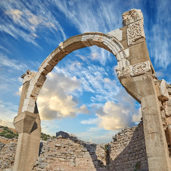 Vecchia Città Fatiscente Efeso Turchia Sotto Cielo Nuvoloso Visita Turistica — Foto Stock