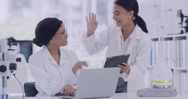 Two Scientists High Five While Using Digital Tablet Laboratory Happy — Vídeo de stock