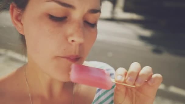 Video Footage Woman Eating Ice Lolly — Vídeos de Stock