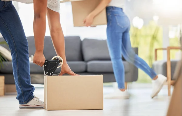 Shot Unrecognizable Couple Packing Boxes Move Home — Stockfoto