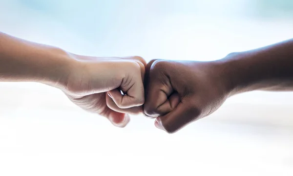 Cropped Shot Two Unrecognizable Businesswomen Fist Bumping While Standing Office —  Fotos de Stock