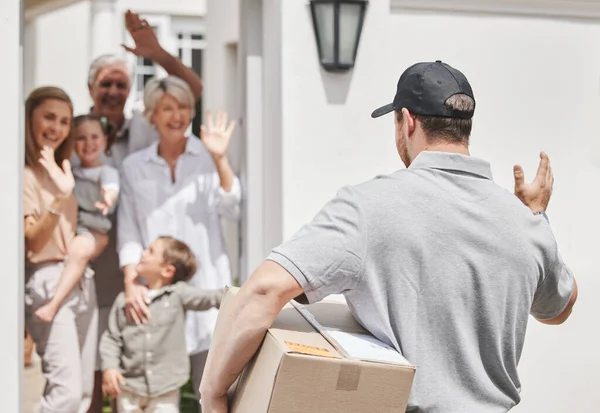 Cropped Shot Family Waving Male Courier Who Out Making Deliveries — Foto Stock