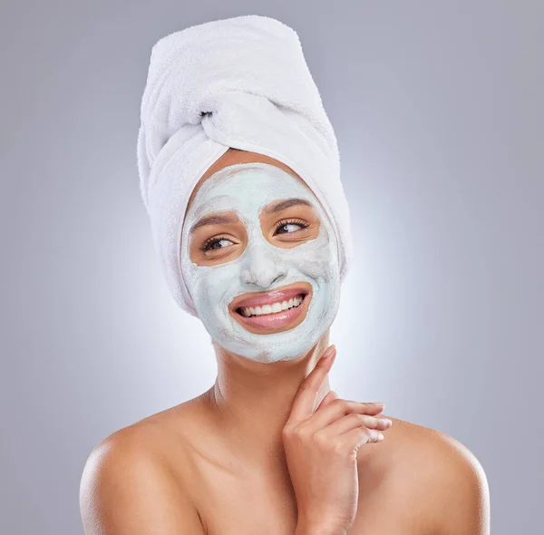 Shot Attractive Young Woman Posing Alone Studio Face Mask — ストック写真