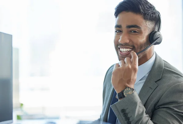 Shot Young Man Wearing Headset While Working Call Center — Stok fotoğraf