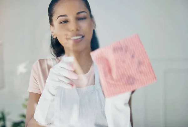 Shot Woman Cleaning Window Home — 图库照片