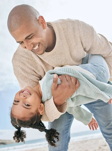 Smiling Mixed Race Single Father Carrying Little Daughter Beach Adorable — Fotografia de Stock