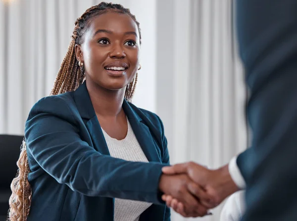 Cropped Shot Attractive Young Businesswoman Shaking Hands Unrecognizable Male Colleague — Stockfoto