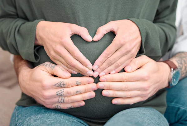 Tiro Cortado Casal Irreconhecível Sentado Com Mãos Barriga Das Gestantes — Fotografia de Stock