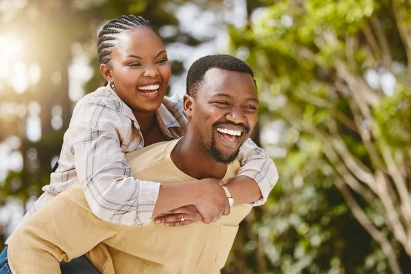 Shot Affectionate Couple Spending Time Outdoors — Zdjęcie stockowe