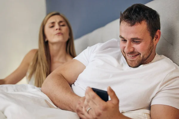 Shot Woman Looking Her Husbands Shoulder While Texts Someone Else – stockfoto