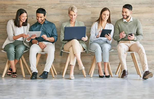 Full Length Shot Diverse Group Businesspeople Sitting Row Together Using —  Fotos de Stock