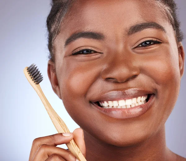 Studio Shot Beautiful Young Woman Brushing Her Teeth — Stock Photo, Image