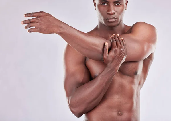 Studio Portrait Muscular Young Man Stretching His Arms Grey Background — 스톡 사진