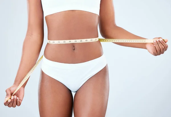 Studio Shot Fit Young Woman Measuring Her Waist — Fotografia de Stock