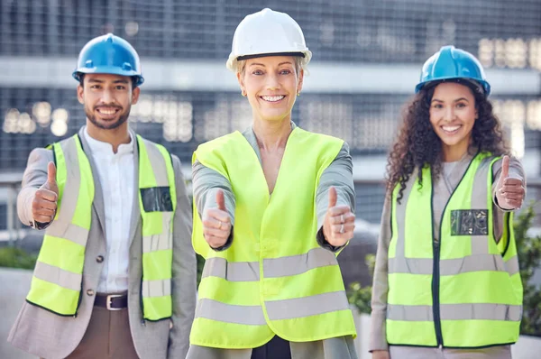Retrato Recortado Três Trabalhadores Construção Feliz Dando Polegares Para Cima — Fotografia de Stock