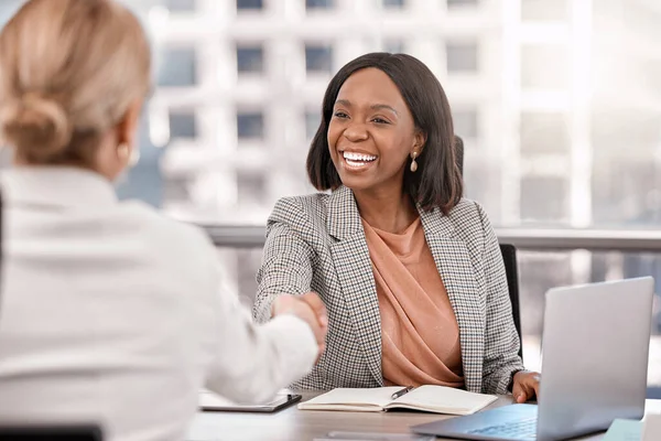Shot Young Businesswoman Shaking Hands Fellow Staff Member — Stock Photo, Image