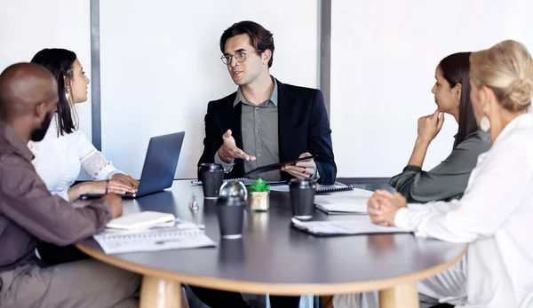 Tiro Grupo Empresários Que Têm Uma Reunião Escritório — Fotografia de Stock