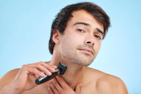 Shot Young Man Shaving His Face Studio Background — Stock fotografie