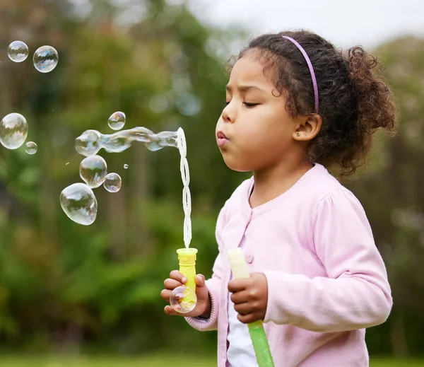 Shot Little Girl Blowing Bubbles Garden Home — ストック写真