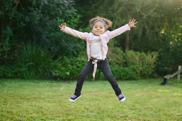 Portrait Adorable Little Girl Jumping Outdoors — ストック写真