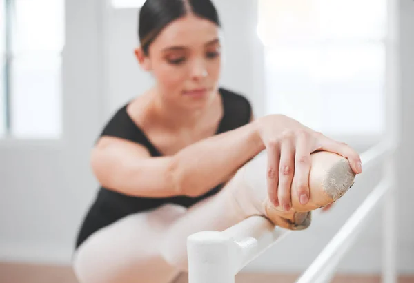 Shot Young Ballet Dancer Leaning Barre — Foto Stock