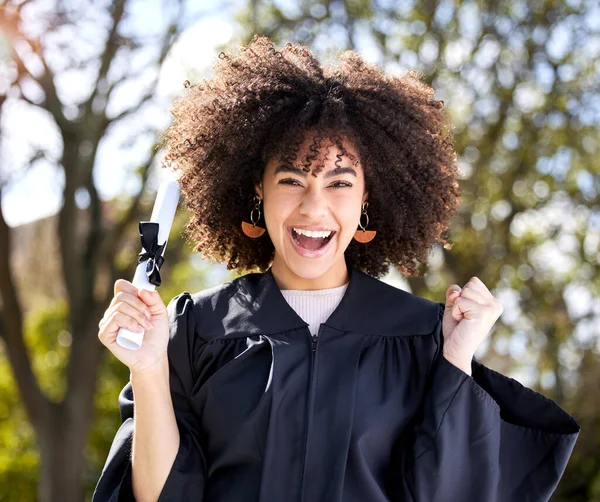 Portrait Young Woman Cheering Graduation Day — Stockfoto