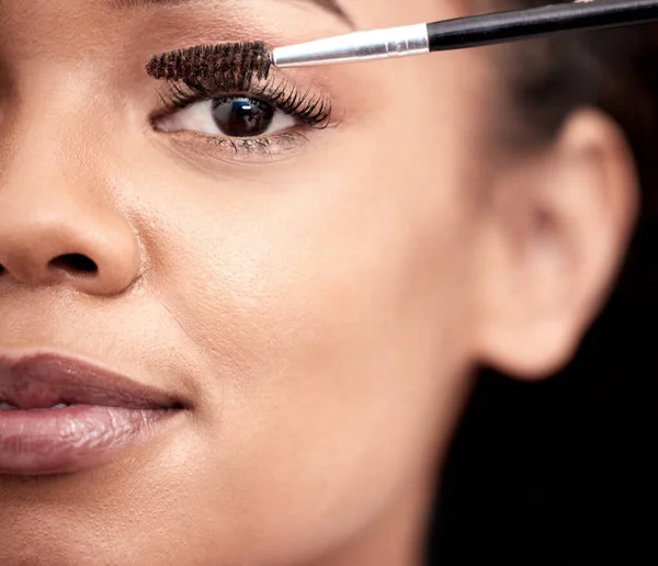 Closeup Portrait Attractive Young Woman Applying Mascara Bathroom Home — Stockfoto