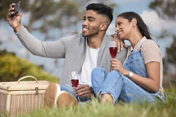 Shot Affectionate Couple Out Picnic — Foto Stock