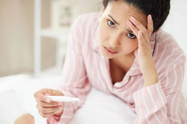 Shot Young Woman Looking Stressed While Holding Pregnancy Test — Stock Photo, Image