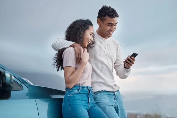 Shot Young Couple Using Phone Road Trip Together — Stockfoto