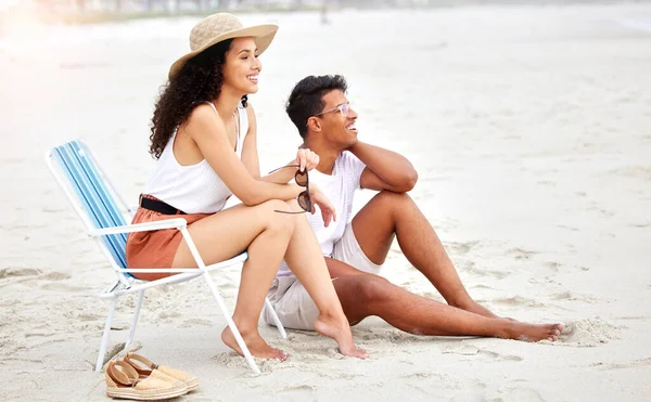 Tourné Jeune Couple Passant Une Journée Plage — Photo