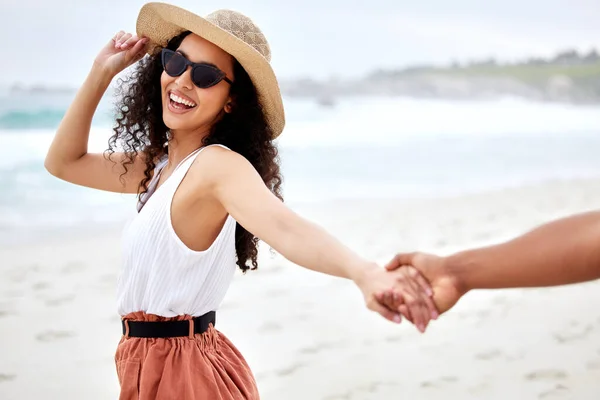 Tourné Jeune Couple Passant Une Journée Plage — Photo