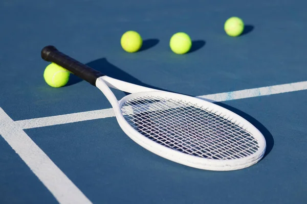 Scatto Racchette Tennis Palle Tennis Campo Durante Giorno — Foto Stock