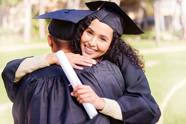 Portrait Young Woman Hugging Her Friend Graduation Day – stockfoto